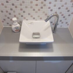 Lavabo Cao Cấp Toto L712 Nội Địa Nhật - Sang Trọng, Chất Lượng Tốt Nhất